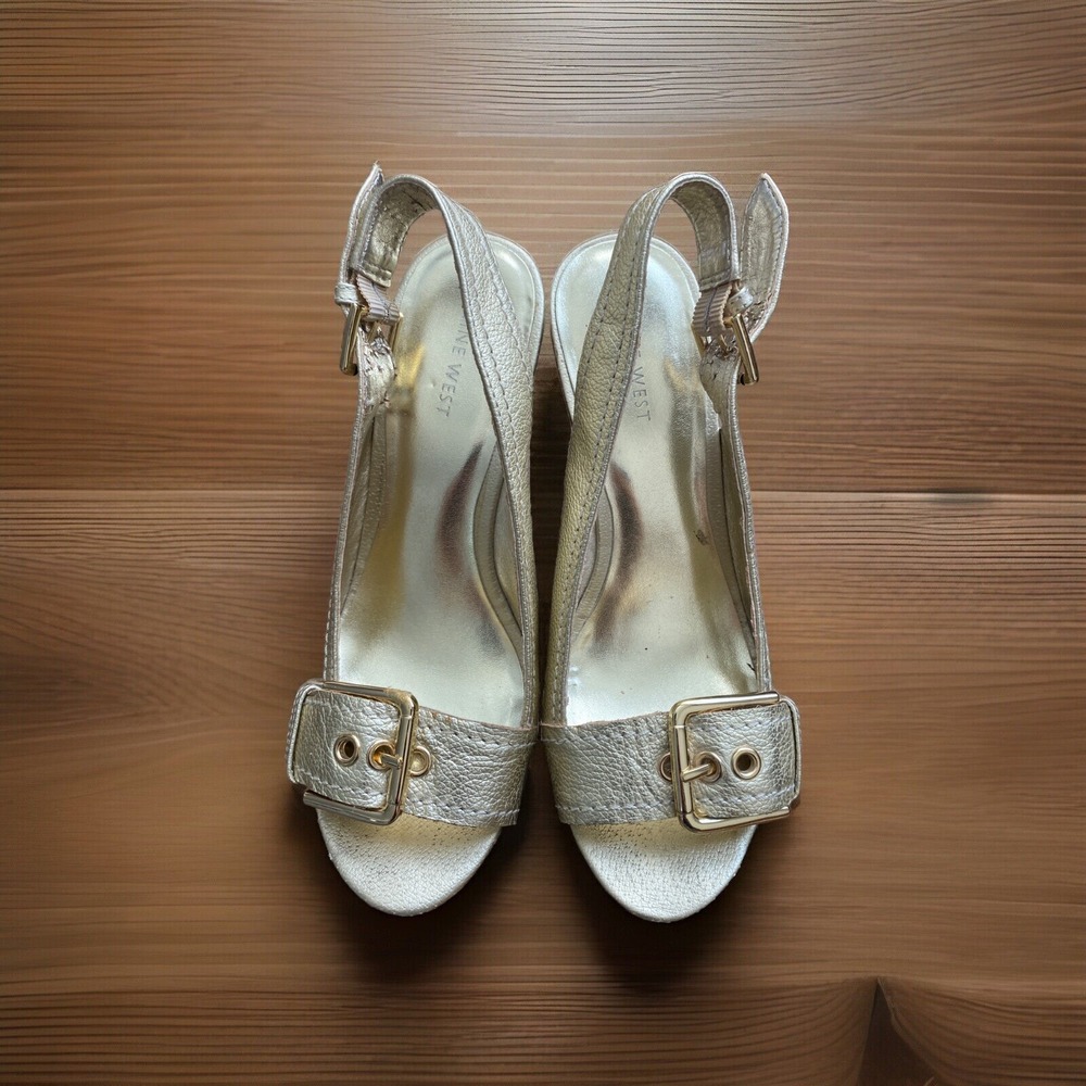 Nine West Women's Wedge Sandals Gold Leather Wood Heel Buckle Peep Toe Size 7.5